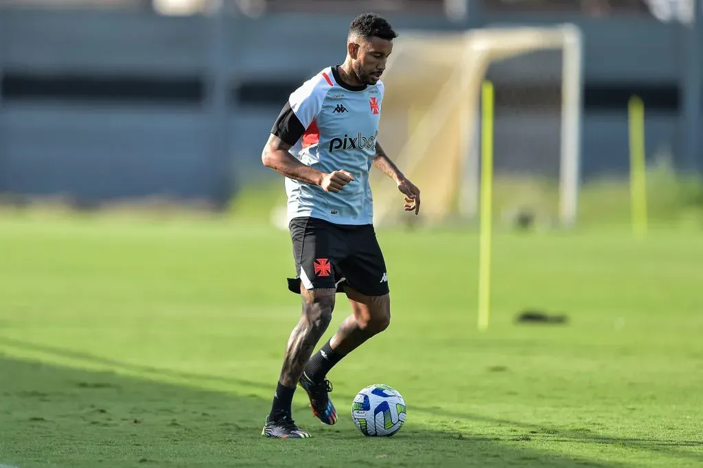 RJ – RIO DE JANEIRO – 20/04/2023 – VASCO, TREINO – Jair jogador do Vasco durante treino no Centro de Treinamento CT Moacyr Barbosa. Foto: Thiago Ribeiro/AGIF