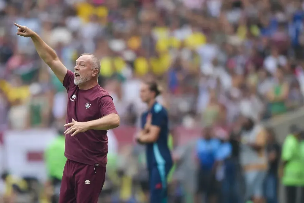 RJ – RIO DE JANEIRO – 16/03/2025 – CARIOCA 2025, FLAMENGO X FLUMINENSE – Mano Menezes tecnico do Fluminense durante partida contra o Flamengo no estadio Maracana pelo campeonato Carioca 2025. Foto: Thiago Ribeiro/AGIF