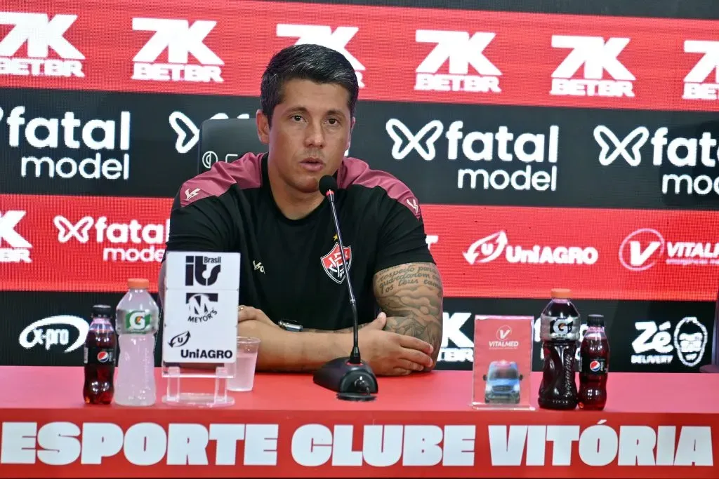 Thiago Carpini, tecnico do Vitoria durante partida contra o Sport no estadio Barradao pelo campeonato Copa Do Nordeste 2025. Foto: Walmir Cirne/AGIF