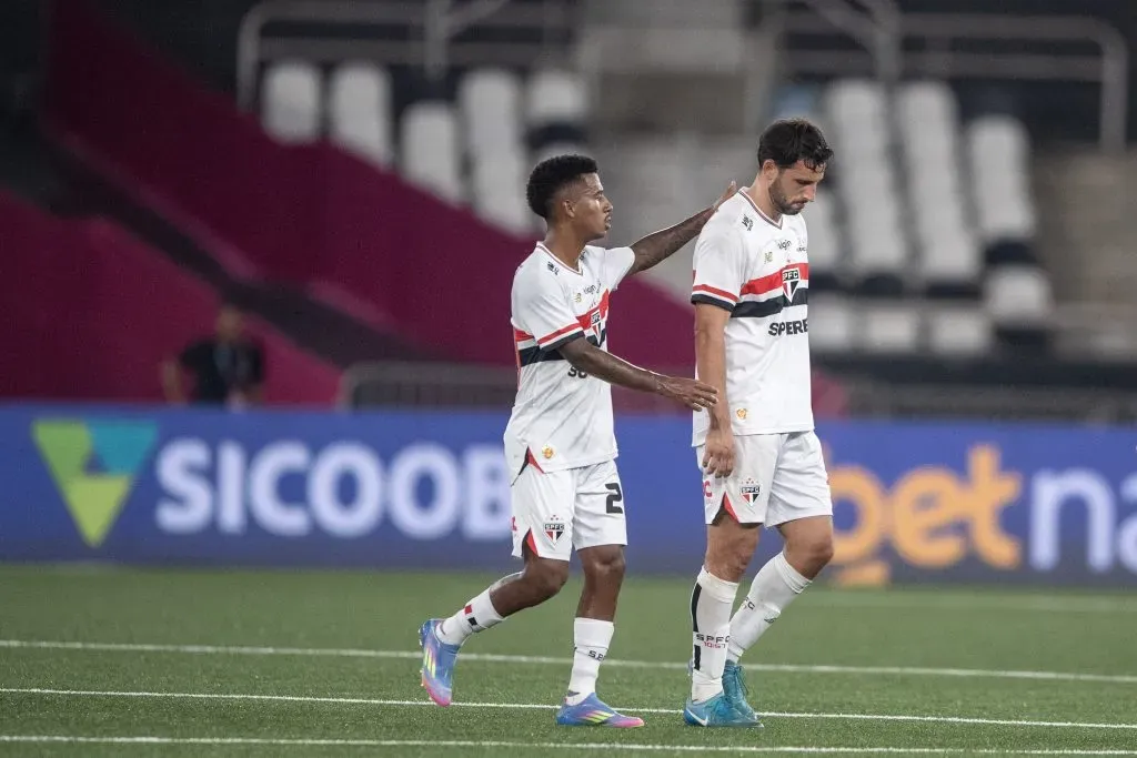 Calleri, jogador do São Paulo, se lesionou contra o Botafogo. Foto: Thiago Ribeiro/AGIF