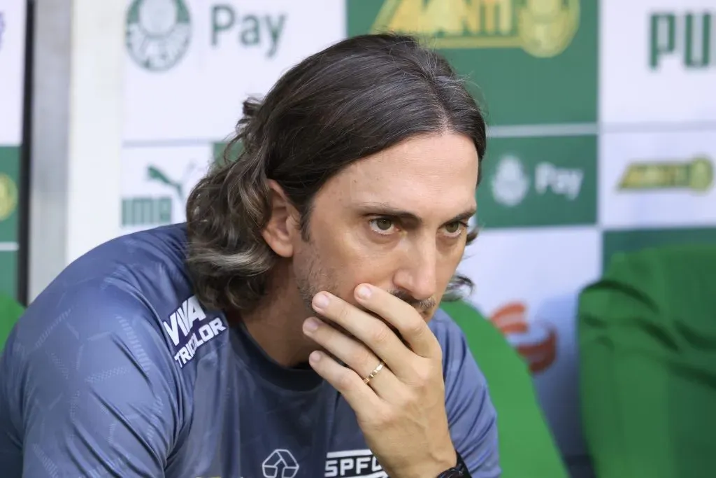 Zubeldía, técnico do São Paulo, durante partida contra o Palmeiras no Allianz Parque, pelo campeonato Paulista 2025. Foto: Marcello Zambrana/AGIF