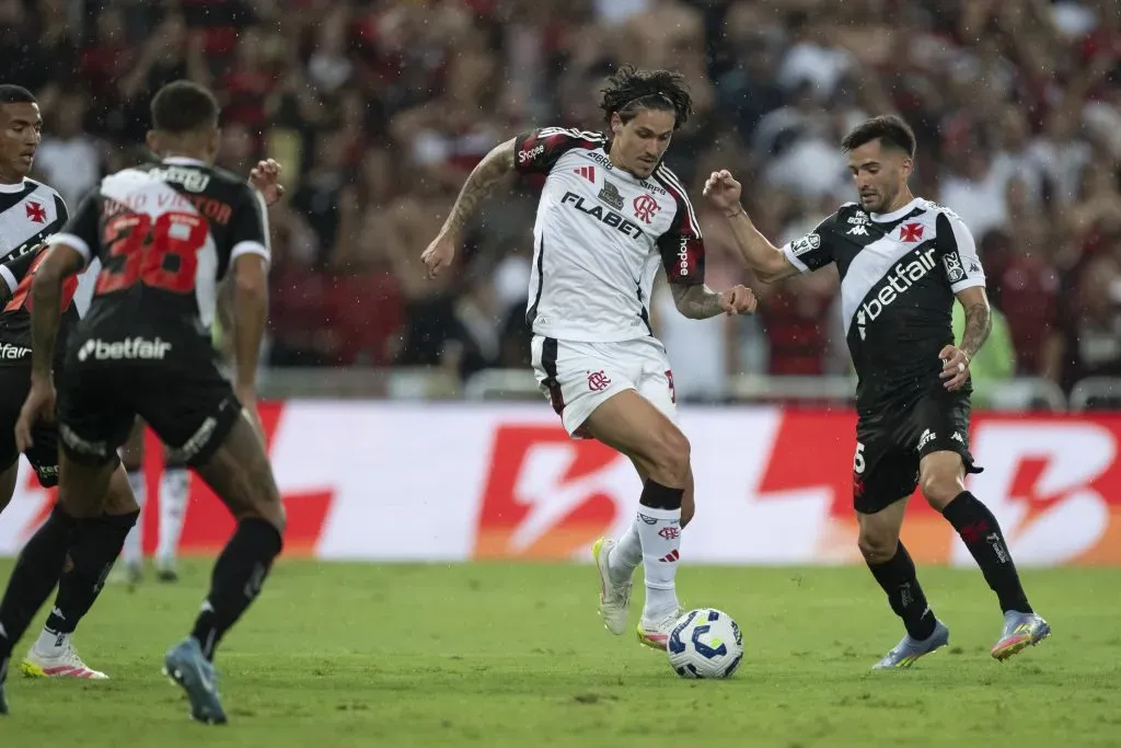 RJ – RIO DE JANEIRO – 19/04/2025 – BRASILEIRO A 2025, VASCO X FLAMENGO – Pedro jogador do Flamengo durante partida contra o Vasco no estadio Maracana pelo campeonato Brasileiro A 2025. Foto: Jorge Rodrigues/AGIF