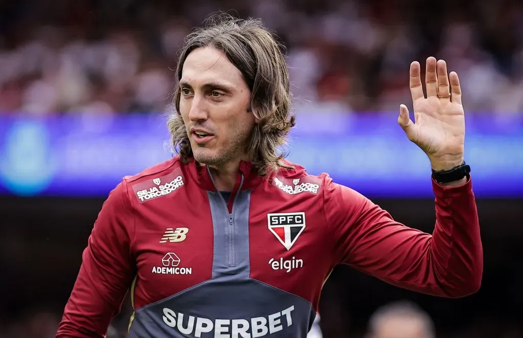 Zubeldía durante partida contra o Santos no Campeonato Brasileiro de 2025. Foto: Fabio Giannelli/AGIF