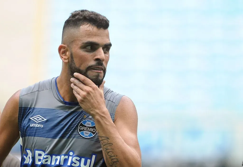 Porto Alegre – RS – 10/04/2017 – TREINO GREMIO – Jogador Maicon durante treino no CT Luiz Carvalho . Foto: Ricardo Rimoli/AGIF
