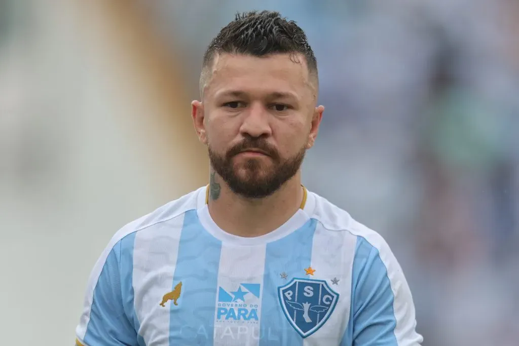 PA – BELEM – 19/01/2025 – PARAENSE 2025, PAYSANDU X CAPITAO POCO – Rossi jogador do Paysandu durante partida contra o Capitao Poco no estadio Curuzu pelo campeonato Paraense 2025. Foto: Fernando Torres/AGIF