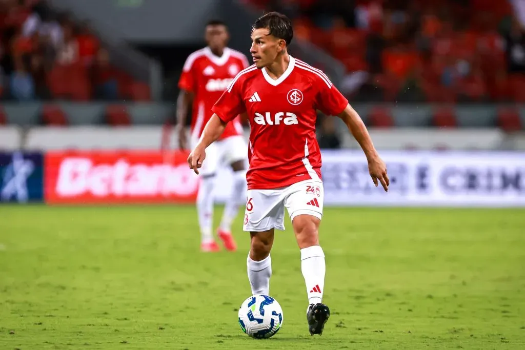 SP – PORTO ALEGRE – 06/04/2025 – BRASILEIRO A 2025, INTERNACIONAL X CRUZEIRO – Alexandro Bernabei jogador do Internacional durante partida contra o Cruzeiro no estadio Beira-Rio pelo campeonato Brasileiro A 2025. Foto: Maxi Franzoi/AGIF