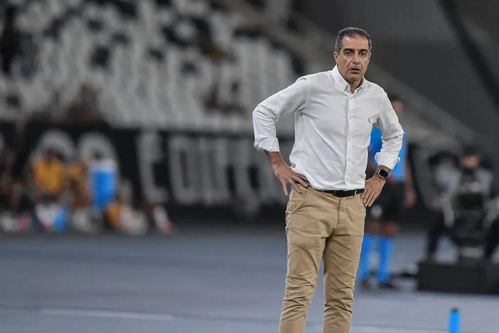Renato Paiva tecnico do Botafogo durante partida contra o Carabobo no estadio Engenhao pelo campeonato Copa Libertadores 2025. Foto: Thiago Ribeiro/AGIF