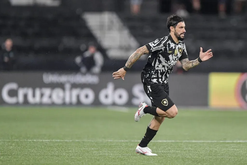 Mastriani jogador do Botafogo durante partida contra o Juventude pelo campeonato Brasileiro A 2025. Foto: Thiago Ribeiro/AGIF