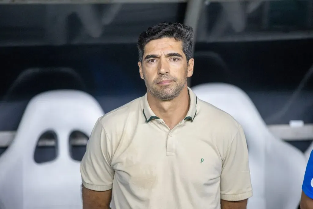 Abel Ferreira tecnico do Palmeiras durante partida contra o Fortaleza no estadio Arena Castelao pelo campeonato Brasileiro A 2025. Foto: Baggio Rodrigues/AGIF