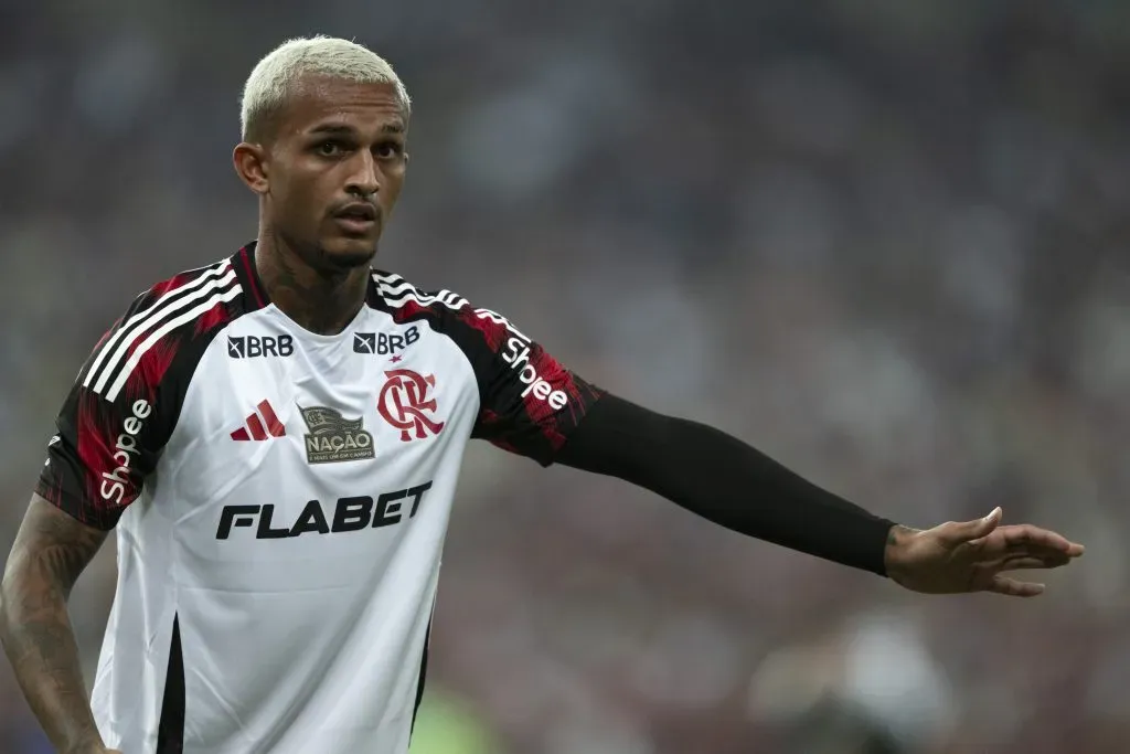 Wesley foi elogiado por Danilo no Flamengo – Foto: Jorge Rodrigues/AGIF.