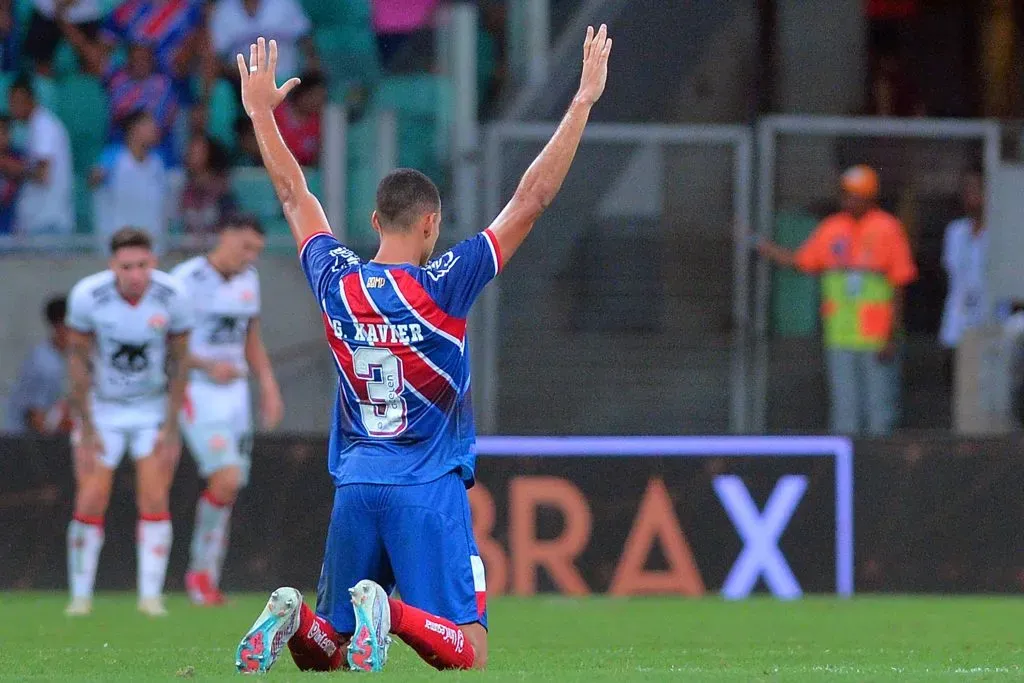BA – SALVADOR – 16/03/2025 – BAIANO 2025, BAHIA X VITORIA – Gabriel Xavier, Jogador do Bahia comemora vitoria ao final da partida contra o Vitoria no estadio Arena Fonte Nova pelo campeonato Baiano 2025. Foto: Walmir Cirne/AGIF