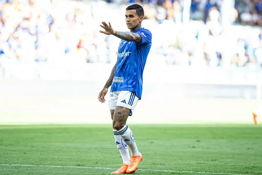 MG – BELO HORIZONTE – 16/02/2025 – MINEIRO 2025, CRUZEIRO X AMERICA-MG – Dudu jogador do Cruzeiro durante partida contra o America-MG no estadio Mineirao pelo campeonato Mineiro 2025. Foto: Fernando Moreno/AGIF