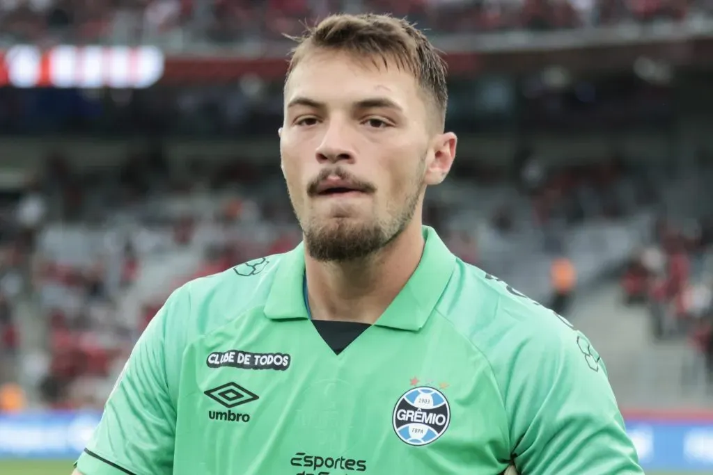 PR – CURITIBA – 27/05/2023 – BRASILEIRO A 2023, ATHLETICO-PR X GREMIO – Gabriel Grando goleiro do Gremio antes da partida contra o Athletico-PR no estadio Arena da Baixada pelo campeonato BRASILEIRO A 2023. Foto: Robson Mafra/AGIF