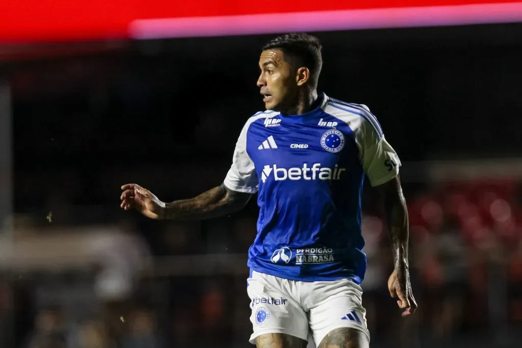 SP – SAO PAULO – 13/04/2025 – BRASILEIRO A 2025, SAO PAULO X CRUZEIRO – Dudu jogador do Cruzeiro durante partida contra o Sao Paulo no estadio Morumbi pelo campeonato Brasileiro A 2025. Foto: Marco Miatelo/AGIF