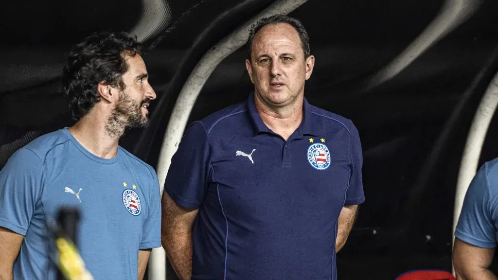 Rogerio Ceni celebrou o triunfo – Foto: Marcos Junior/AGIF.