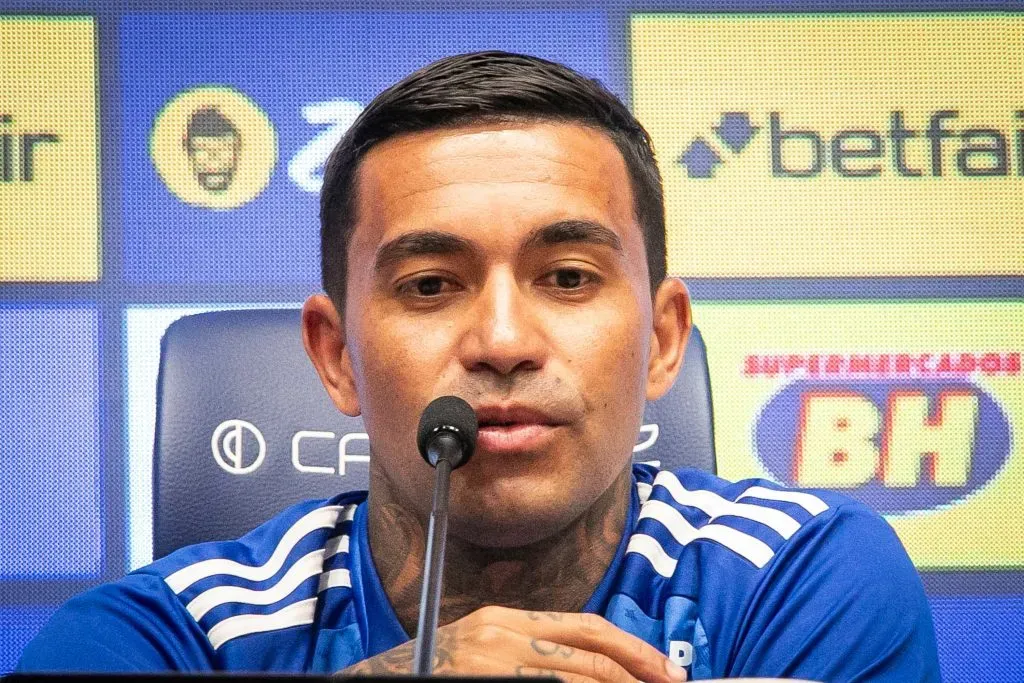 Dudu durante sua apresentação oficial no Cruzeiro. Foto: Fernando Moreno/AGIF