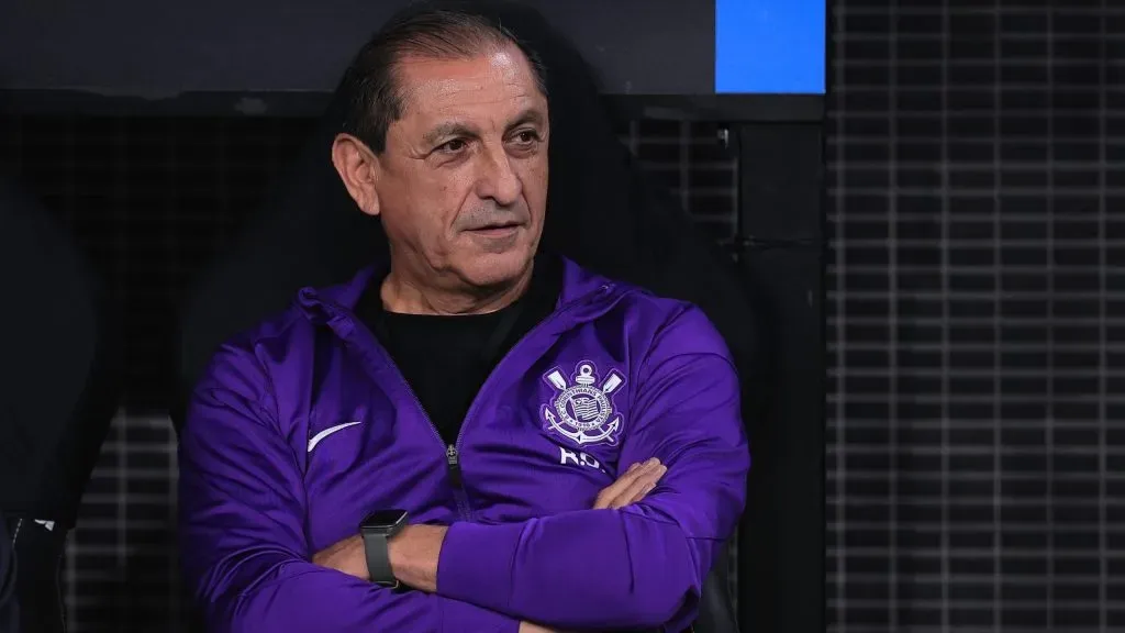 Ramon Diaz em partida quando era treinador do Corinthians. Foto: Ettore Chiereguini/AGIF