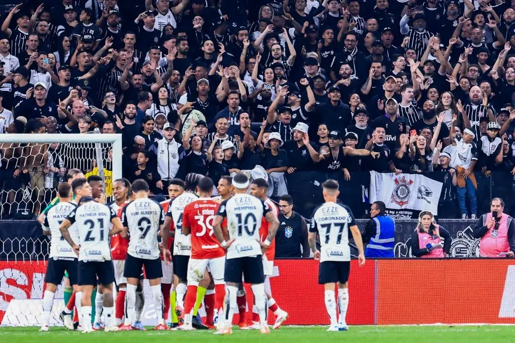 SP – SAO PAULO – 03/05/2025 – BRASILEIRO A 2025, CORINTHIANS X INTERNACIONAL – Torcida do Corinthians durante partida contra Internacional no estadio Arena Corinthians pelo campeonato Brasileiro A 2025. Foto: Marcello Zambrana/AGIF
