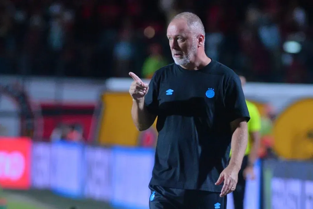 Mano Menezes, técnico do Grêmio durante partida contra o Vitoria pelo campeonato Brasileiro A 2025. Foto: Walmir Cirne/AGIF