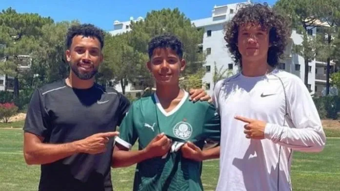 Filho de Cristiano Ronaldo com a camisa do Palmeiras. Reprodução X
