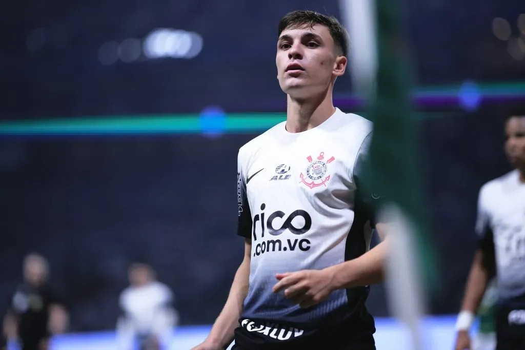 SP – SAO PAULO – 01/07/2024 – BRASILEIRO A 2024, PALMEIRAS X CORINTHIANS – Breno Bidon jogador do Corinthians durante partida contra o Palmeiras no estadio Arena Allianz Parque pelo campeonato Brasileiro A 2024. Foto: Ettore Chiereguini/AGIF