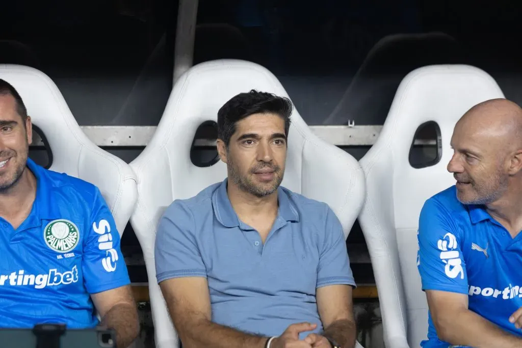 Abel Ferreira tecnico do Palmeiras durante partida contra o Ceara no estadio Arena Castelao pelo campeonato Copa Do Brasil 2025. Foto: Lucas Emanuel/AGIF