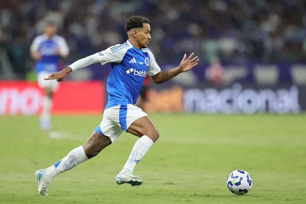 MG – BELO HORIZONTE – 04/05/2025 – BRASILEIRO A 2025, CRUZEIRO X FLAMENGO – Matheus Pereira jogador do Cruzeiro durante partida contra o Flamengo no estadio Mineirao pelo campeonato Brasileiro A 2025. Foto: Gilson Lobo/AGIF