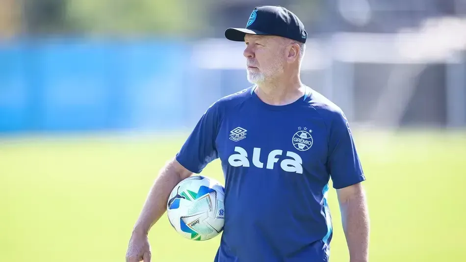 Mano Menezes em treinamento do Grêmio. (Foto: Lucas Uebel/Grêmio FBPA)