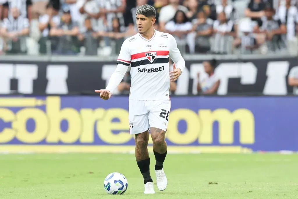 SP – BELO HORIZONTE – 06/04/2025 – BRASILEIRO A 2025, ATLETICO-MG X SAO PAULO – Alan Franco jogador do Sao Paulo durante partida contra o Atletico-MG no estadio Mineirao pelo campeonato Brasileiro A 2025. Foto: Gilson Lobo/AGIF