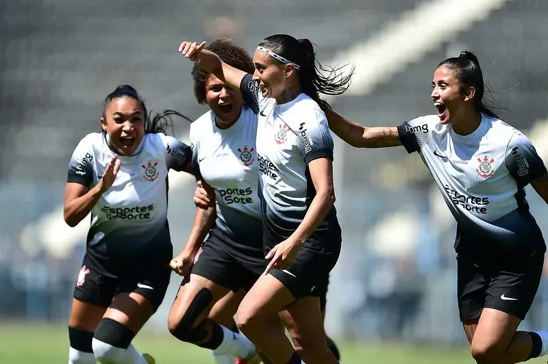 Jogadoras do Corinthians comemoram gol pela equipe paulista (Reprodução/Staff Images/CBF)