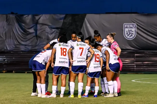 Jogadoras do 3B da Amazônia antes de partida da equipe no Brasileirão Feminino (Reprodução/Nayra Halm/Staff Images Woman/CBF)