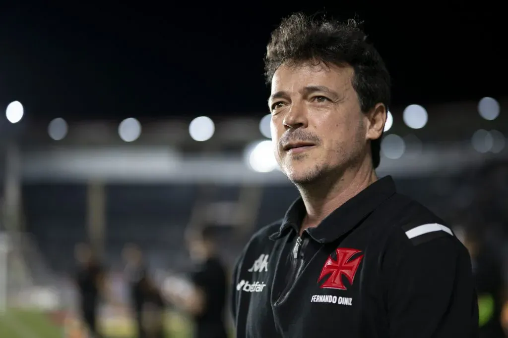 RJ – RIO DE JANEIRO – 17/05/2025 – BRASILEIRO A 2025, VASCO X FORTALEZA – Fernando Diniz tecnico do Vasco durante partida contra o Fortaleza no estadio Sao Januario pelo campeonato Brasileiro A 2025. Foto: Jorge Rodrigues/AGIF