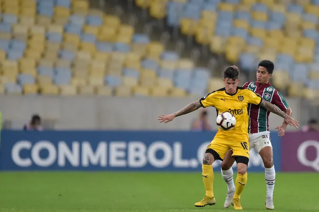 RJ – Rio de Janeiro – 30/07/2019 – Copa-SulAmericana 2019, Fluminense x Penarol -Igor Juliao jogador do Fluminense disputa lance com Brian Rodriguez jogador do Penarol durante partida no estadio Maracana pelo campeonato Copa Sul-Americana 2019 Foto: Thiago Ribeiro/AGIF