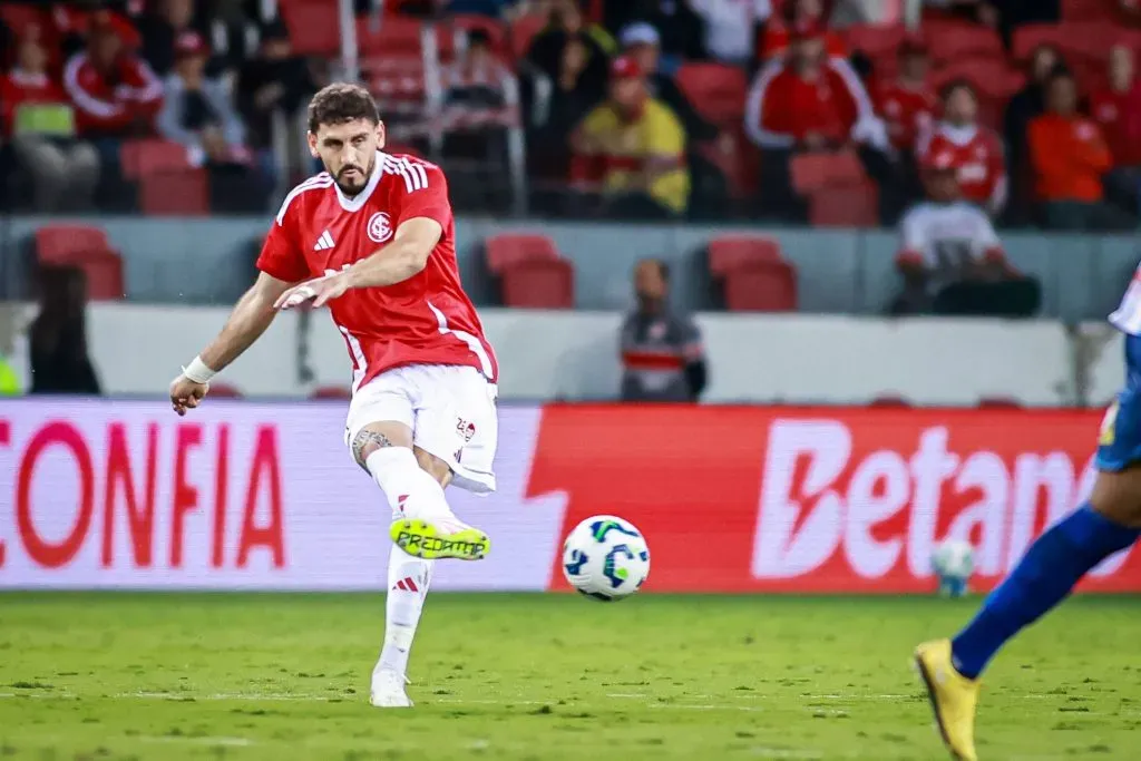 Agustin Rogel jogador do Internacional durante partida contra o Maracanã no Beira-Rio pela Copa do Brasil – Foto: Maxi Franzoi/AGIF