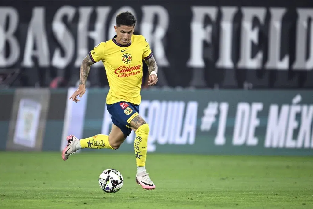 SAN DIEGO, CALIFORNIA – AUGUST 09: Brian Rodríguez #7 of Club América drives the ball during the second half against Atlas FC at Snapdragon Stadium on August 09, 2024 in San Diego, California. (Photo by Orlando Ramirez/Getty Images)
