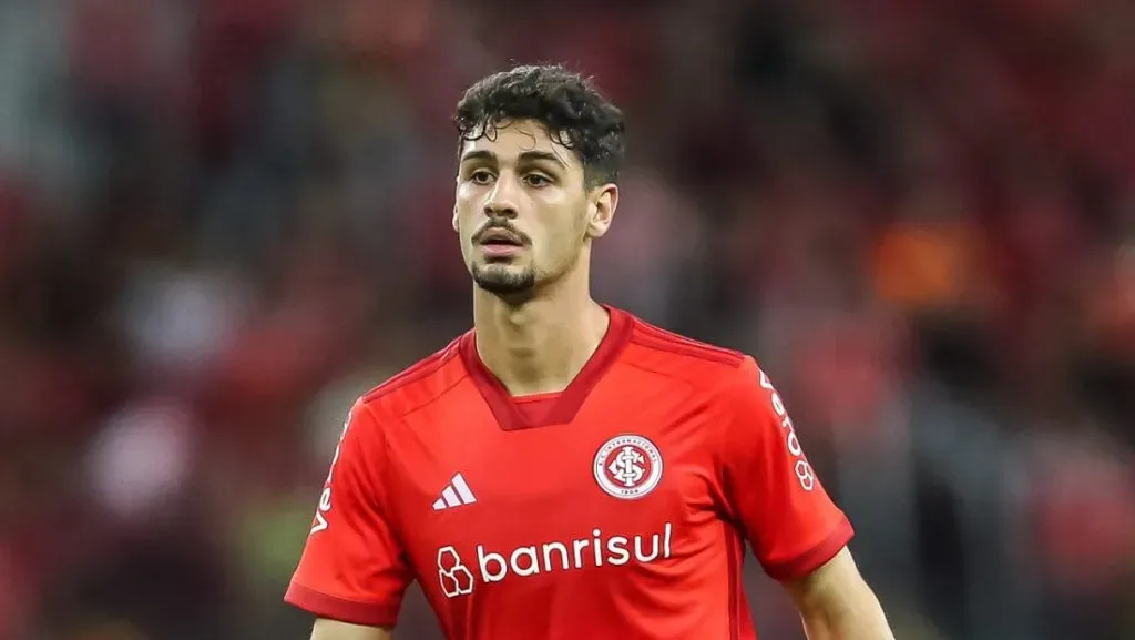 Johnny pode ser negociado - Foto: Pedro H. Tesch/AGIF.