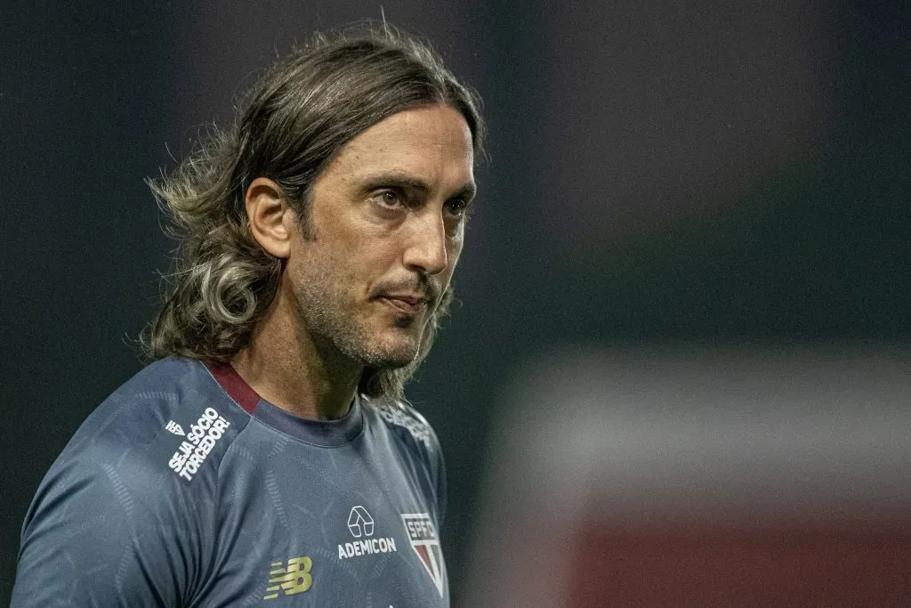 Luis Zubeldía, técnico do São Paulo, durante partida contra o Náutico pela Copa Do Brasil 2025. Foto: Rafael Vieira/AGIF
