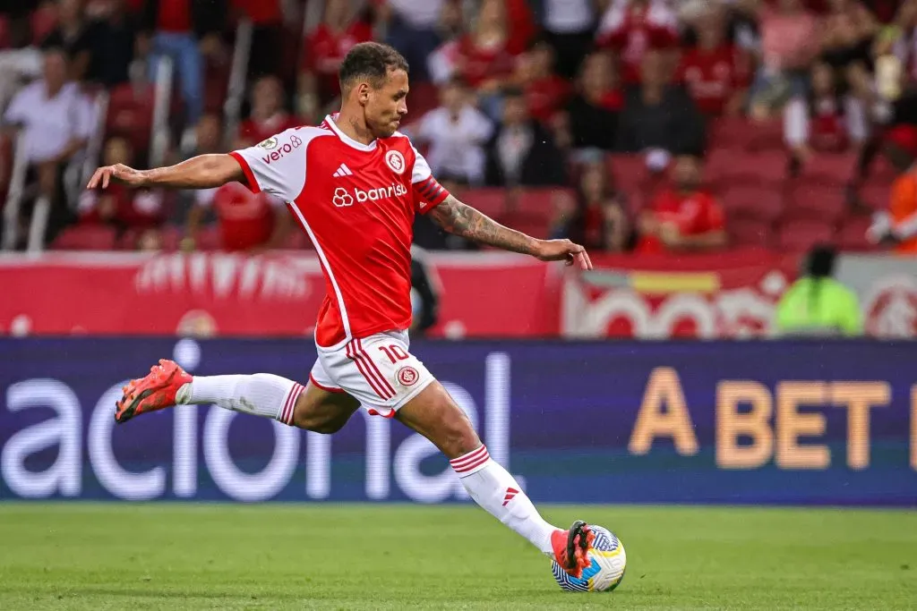 RS – PORTO ALEGRE – 08/11/2024 – BRASILEIRO A 2024, INTERNACIONAL X FLUMINENSE – Alan Patrick jogador do Internacional durante partida contra o Fluminense no estadio Beira-Rio pelo campeonato Brasileiro A 2024. Foto: Maxi Franzoi/AGIF