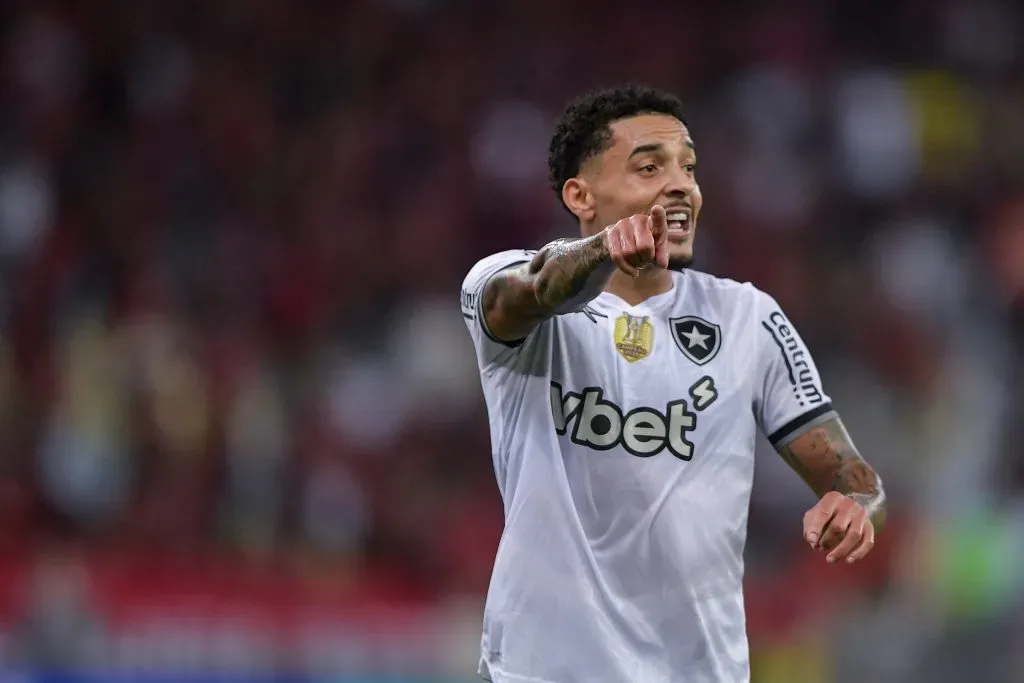 RJ – RIO DE JANEIRO – 18/05/2025 – BRASILEIRO A 2025, FLAMENGO X BOTAFOGO – Gregore jogador do Botafogo durante partida contra o Flamengo no estadio Maracana pelo campeonato Brasileiro A 2025. Foto: Thiago Ribeiro/AGIF