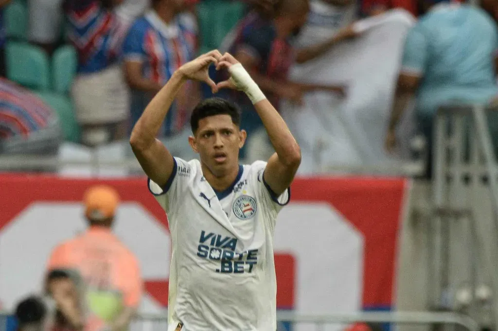 BA – SALVADOR – 18/05/2025 – BRASILEIRO A 2025, BAHIA X VITORIA – Erick Pulga jogador do Bahia comemora seu gol durante partida contra o Vitoria no estadio Arena Fonte Nova pelo campeonato Brasileiro A 2025. Foto: Jhony Pinho/AGIF