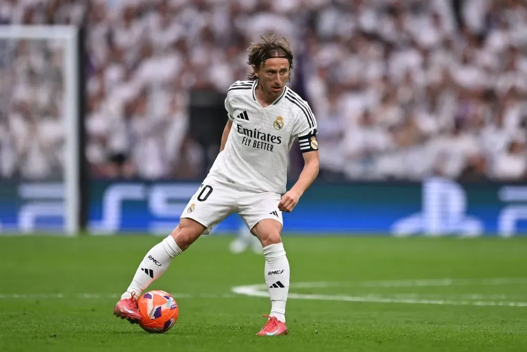 MADRID, SPAIN – MAY 24: Luka Modric of Real Madrid
controls the ball during the LaLiga match between Real Madrid CF and Real Sociedad at Estadio Santiago Bernabeu on May 24, 2025 in Madrid, Spain. (Photo by Denis Doyle/Getty Images)
