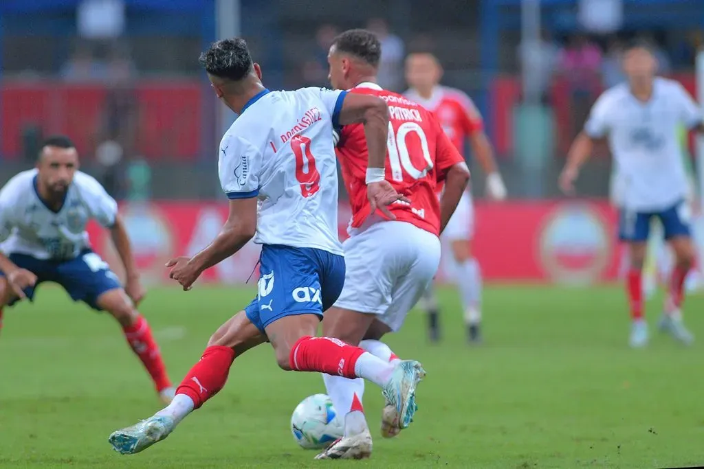 BA – SALVADOR – 03/04/2025 – COPA LIBERTADORES 2025, BAHIA X INTERNACIONAL – Alan Patrick, jogador do Internacional durante partida contra o Bahia no estadio Fonte Nova pelo campeonato Copa Libertadores 2025. Foto: Walmir Cirne/AGIF