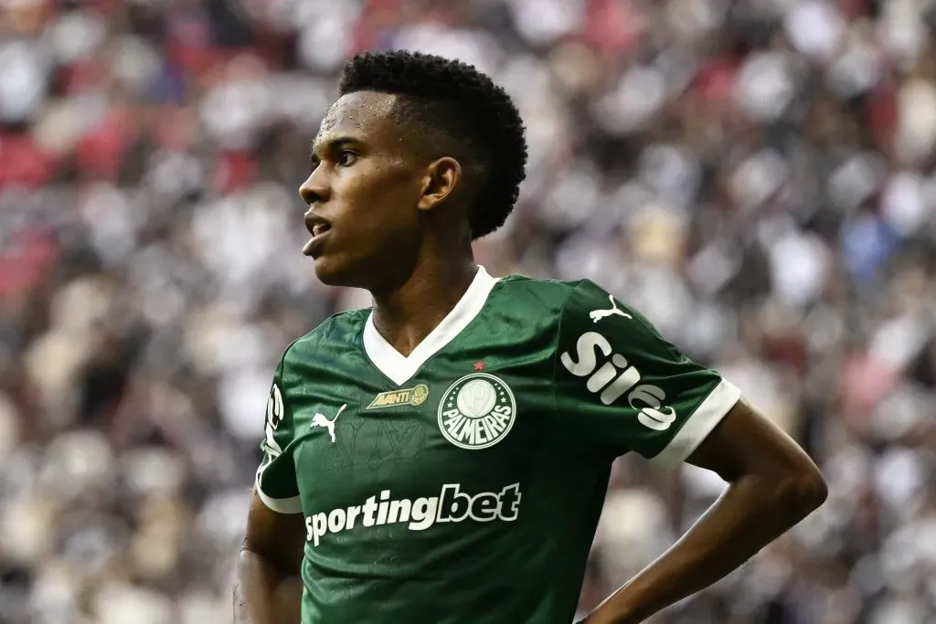 DF – BRASILIA – 04/05/2025 – BRASILEIRO A 2025, VASCO X PALMEIRAS – Estevao jogador do Palmeiras durante partida contra o Vasco no estadio Mane Garrincha pelo campeonato Brasileiro A 2025. Foto: Mateus Bonomi/AGIF