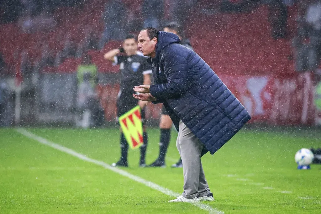 RS – PORTO ALEGRE – 28/05/2025 – COPA LIBERTADORES 2025, INTERNACIONAL X BAHIA – Rogerio Ceni tecnico do Bahia durante partida contra o Internacional no estadio Beira-Rio pelo campeonato Copa Libertadores 2025. Foto: Maxi Franzoi/AGIF