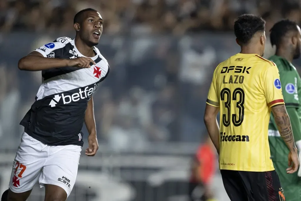 RJ – RIO DE JANEIRO – 27/05/2025 – COPA SUL-AMERICANA 2025, VASCO X MELGAR – Rayan jogador do Vasco comemora seu gol durante partida contra o Melgar no estadio Sao Januario pelo campeonato Copa Sul-americana 2025. Foto: Jorge Rodrigues/AGIF