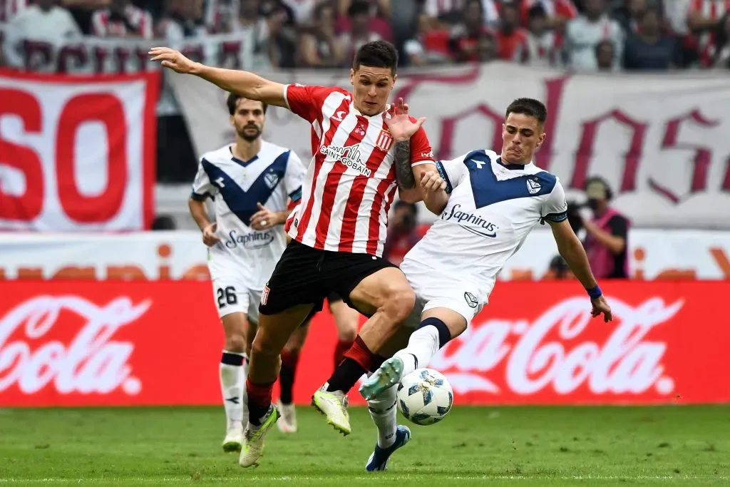 SANTIAGO DEL ESTERO, ARGENTINA – MAY 05: Guido Carrillo of Estudiantes and Valentín Gómez of Velez Sarsfield battle for the ball during the final match of Copa de la Liga Profesional 2024 between Velez and Estudiantes at Estadio Unico Madre de Ciudades on May 05, 2024 in Santiago del Estero, Argentina. (Photo by Joaquín Camiletti/Getty Images)