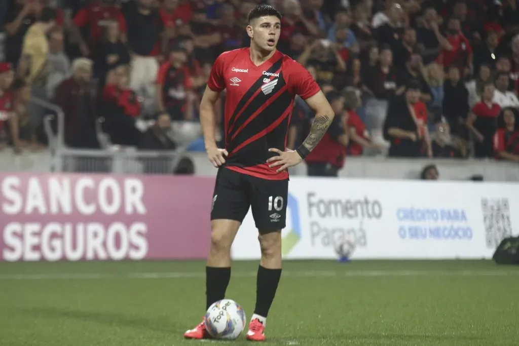 Zapelli jogador do Athletico-PR durante partida contra o Rio Branco no estadio Arena da Baixada pelo campeonato Paraense 2025. Foto: Gabriel Machado/AGIF