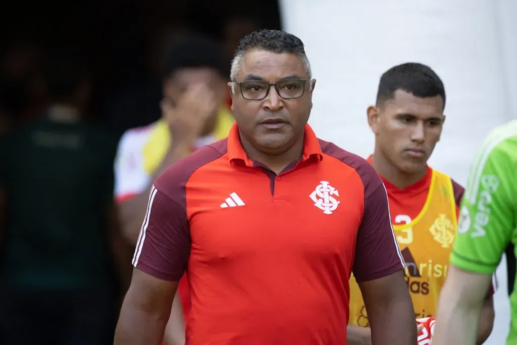 CE – FORTALEZA – 08/12/2024 – BRASILEIRO A 2024, FORTALEZA X INTERNACIONAL – roger machado tecnico do Internacional durante partida contra o Fortaleza no estadio Arena Castelao pelo campeonato Brasileiro A 2024. Foto: Baggio Rodrigues/AGIF