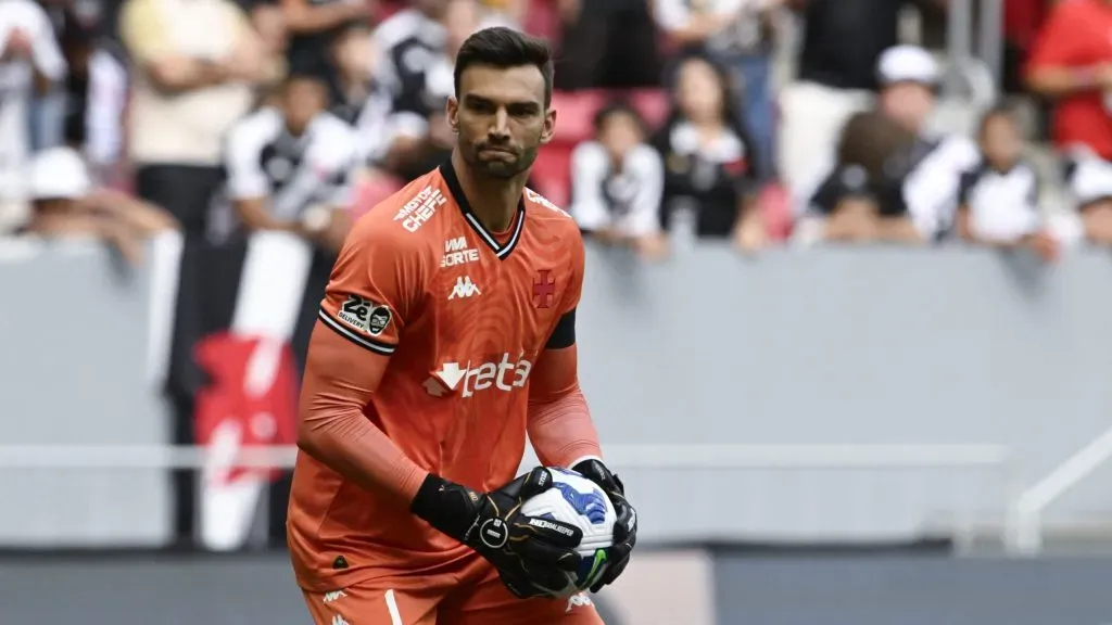 Porto quer Léo Jardim, do Vasco (Imagem: Mateus Bonomi/AGIF)