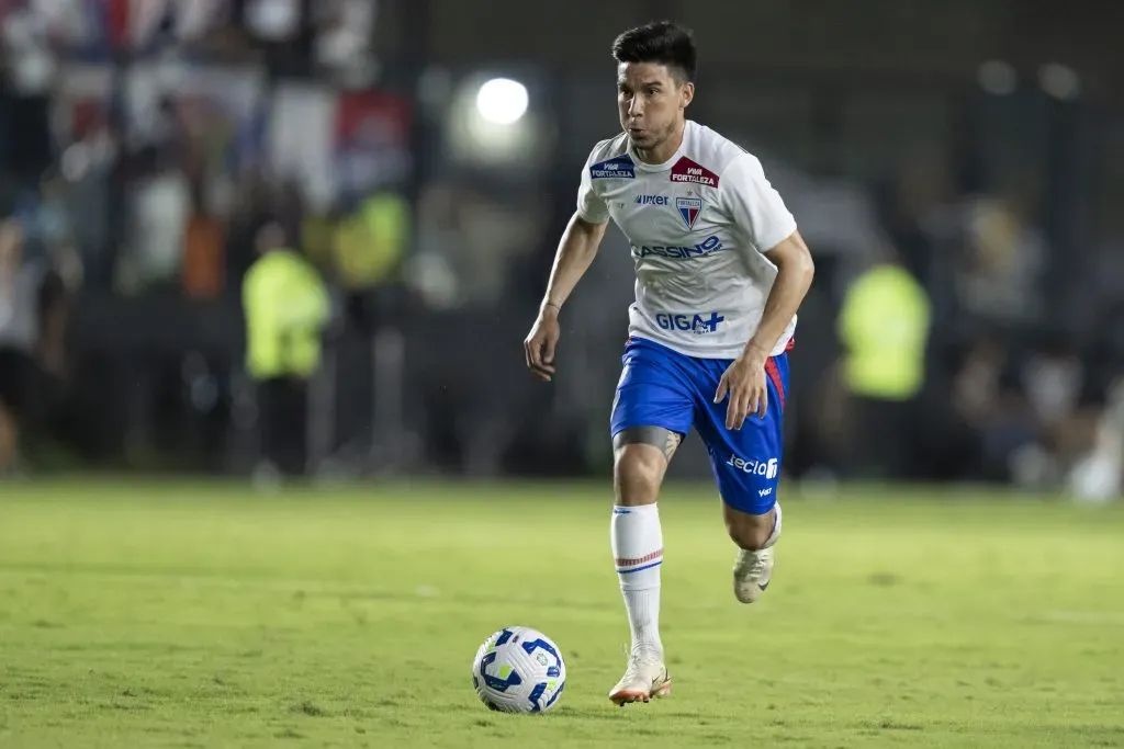 Pol Fernandez jogador do Fortaleza durante partida contra o Vasco pelo campeonato Brasileiro A 2025. Foto: Jorge Rodrigues/AGIF